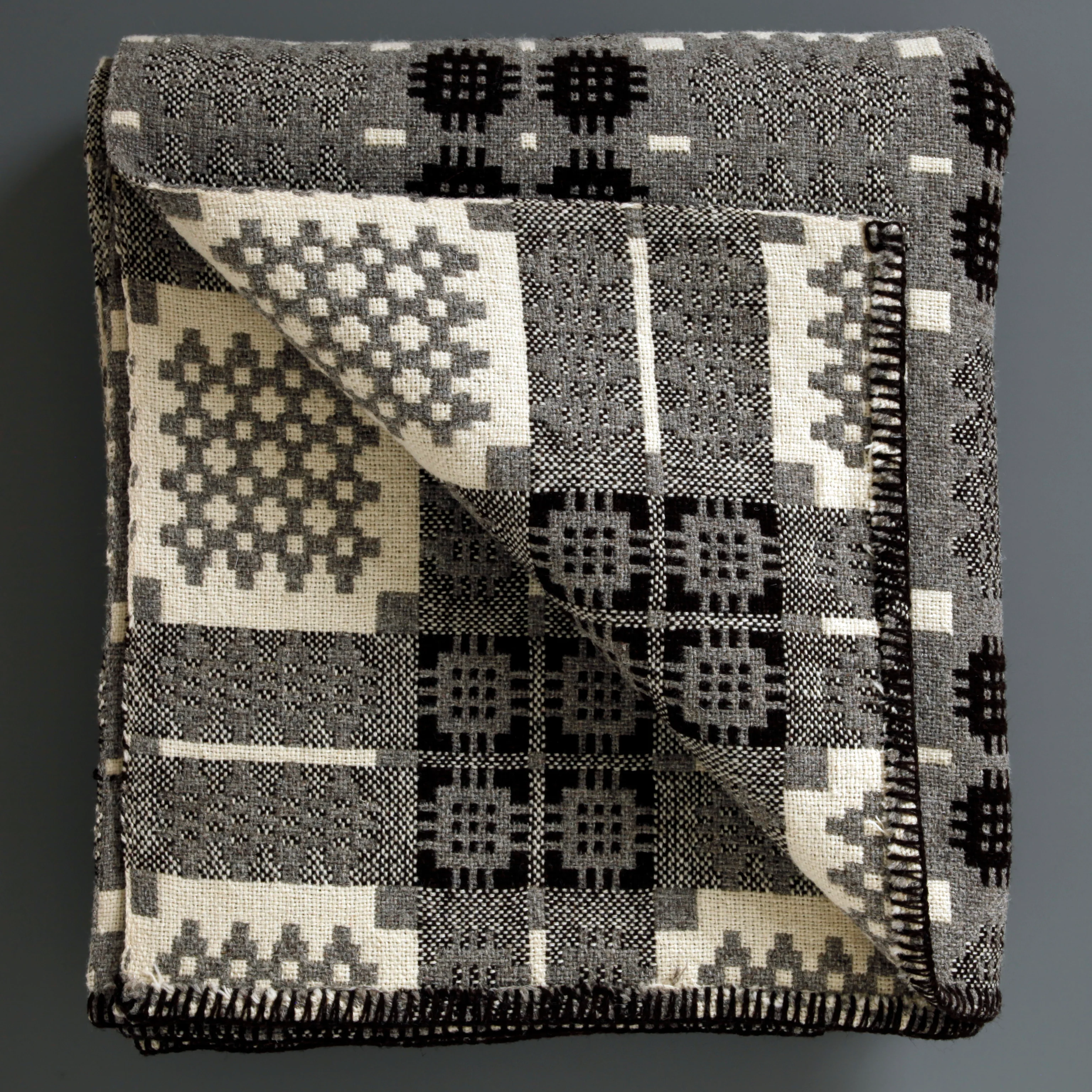 Welsh Tapestry Blanket Natural - Image 2