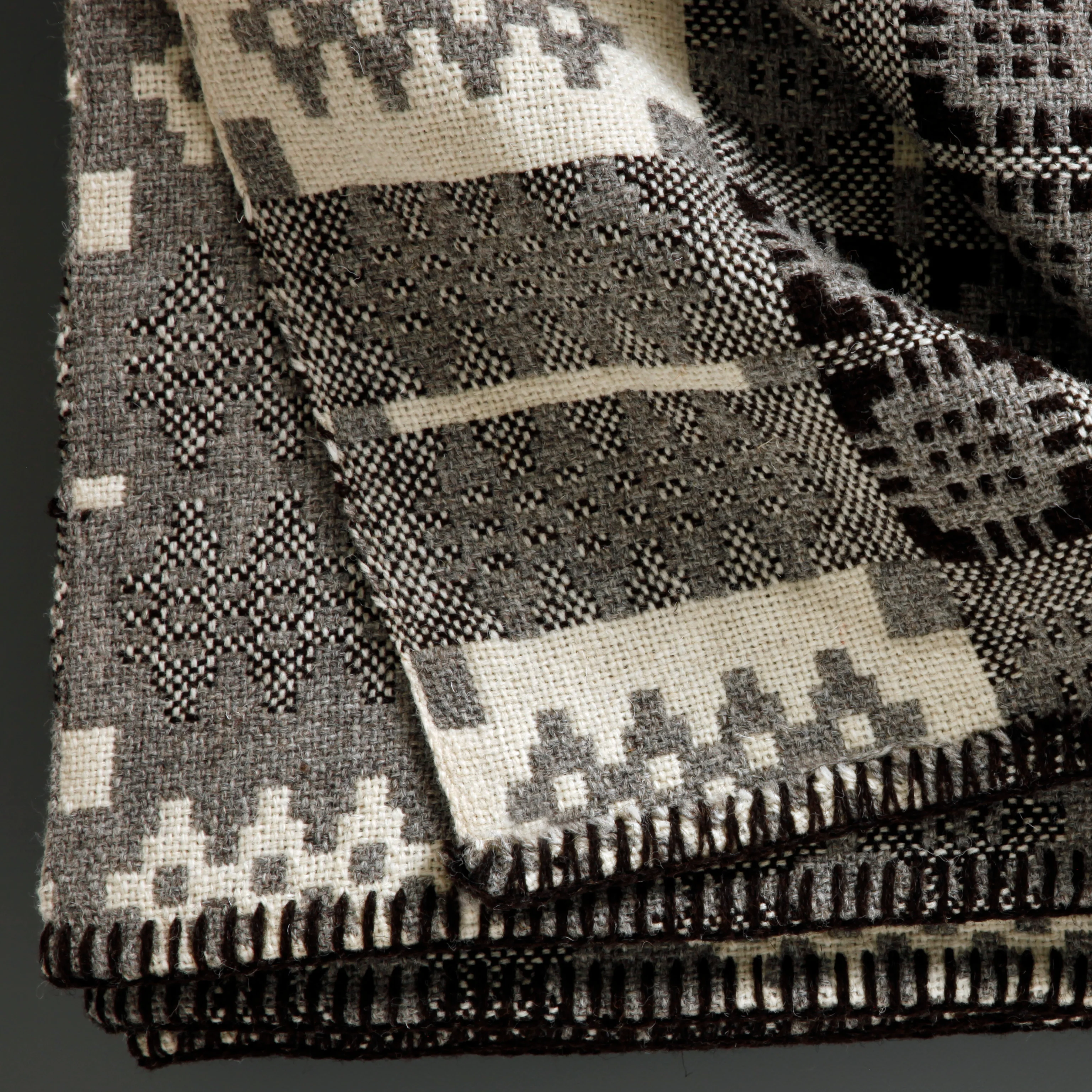 Welsh Tapestry Blanket Natural - Image 3